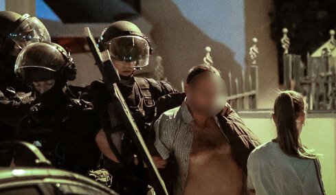 «Τρεις μέρες ούρλιαζε η γυναίκα, νομίζω ότι ο άνδρας είχε μαχαίρι», είπε γείτονας για την ομηρία στη Νίκαια, δείτε βίντεο και φωτογραφίες