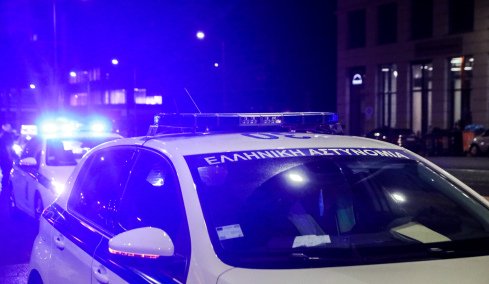 Νεκρή γυναίκα από μαχαιριές στην Ηγουμενίτσα: Ο σύντροφός της κάλεσε την Αστυνομία, ισχυρίζεται ότι δέχθηκαν επίθεση