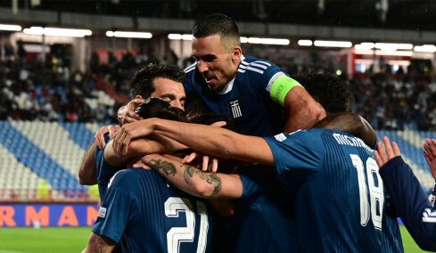 Επική ανατροπή για την Ελλάδα με Δουβίκα, 2-1 τη Σερβία και απόδραση από το Βελιγράδι, δείτε τα γκολ