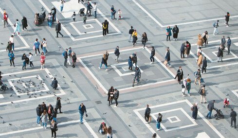 Έρευνα για τη μεσαία τάξη στην Ελλάδα: Από το ΚΤΕΛ στο SUV και μετά πάλι πίσω στο άγχος και την ανασφάλεια