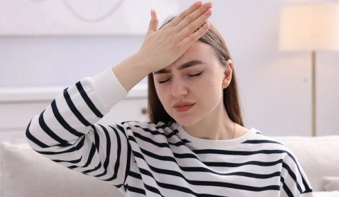 Ξεχνάτε λέξεις την ώρα που μιλάτε; Πότε είναι σημάδι άνοιας  