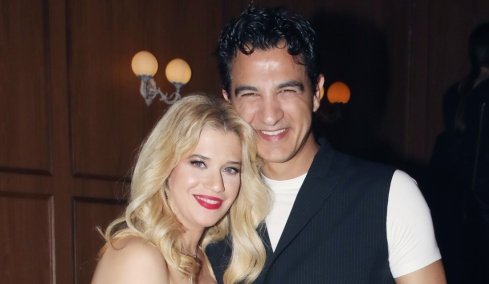 Η Τζένη Θεωνά και ο Δήμος Αναστασιάδης βάφτισαν τους δύο γιους τους, νονός ο Αντίνοος Αλμπάνης