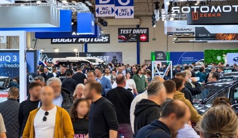 Κοσμοσυρροή στις εκθέσεις στην Ελλάδα για καινούργιο αυτοκίνητο