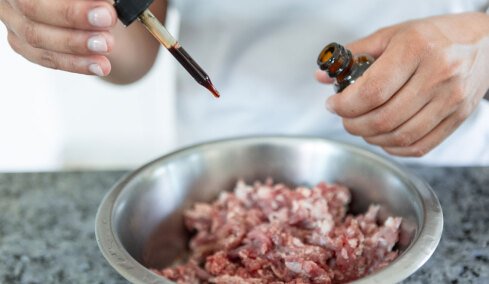 Απίστευτη υπόθεση στο Περιστέρι: Γυναίκα έβαζε δηλητήριο στα γεύματα του συζύγου της, την εντόπισε μέσα από κρυφές κάμερες  