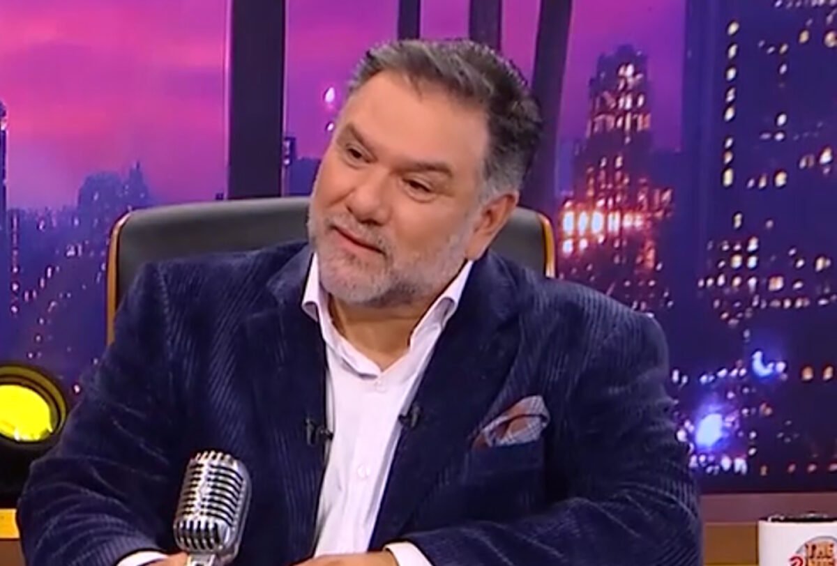 Ο Γρηγόρης Αρναούτογλου στην πρεμιέρα της εκπομπής «The 2night Show»