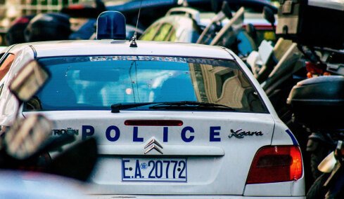 Χειροπέδες στον Αφγανό φύλακα που ενεπλάκη στο επεισόδιο με πυροβολισμούς με τον Αλκέτ Ριζάι έξω από μπαρ στην Ανάβυσσο