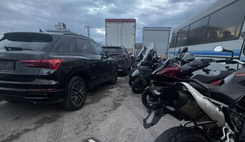 Έκλεβαν αυτοκίνητα και μηχανές απ' όλη την Αττική και τα έκρυβαν για να μην εντοπίζονται, η μέθοδος «πατάκι» και τα €350.000 κέρδος της σπείρας 