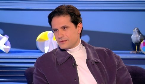Ορφέας Αυγουστίδης για τη γνωριμία με τη σύζυγό του: Τη δεύτερη μέρα που τη συνάντησα της ζήτησα συγγνώμη που την κοιτούσα και πήρα το τηλέφωνό της
