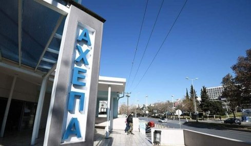 Ερωτική συνεύρεση κατέληξε σε αιματηρό καβγά στη Θεσσαλονίκη, τρανς χτύπησε 21χρονο με τούβλο