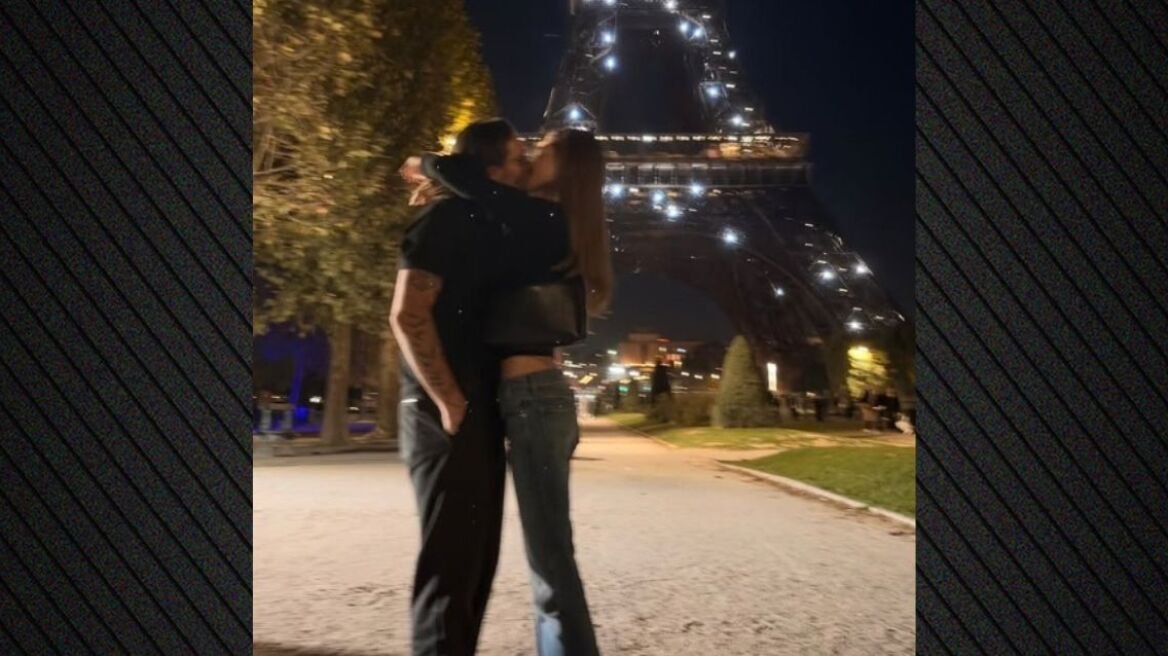 Ο Μπρούκλιν Μπέκαμ και η Νίκολα Πελτζ φιλήθηκαν με φόντο τον Πύργο του Άιφελ, δείτε φωτογραφία