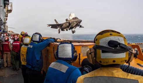 «Τα σχέδια είναι έτοιμα, περιμένουμε την έγκριση»: Σε θέση μάχης οι ΗΠΑ για να χτυπήσουν σφοδρά το Ιράν εντός 96 ωρών από την εντολή Τραμπ