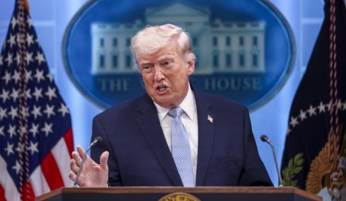 Ο Τραμπ εξοργίστηκε με δημοσιογράφο του Independent: «Δεν ξέρω ποιος διάολο είσαι αλλά πρόσεχε. Είσαι καλά στα μυαλά σου;», δείτε βίντεο