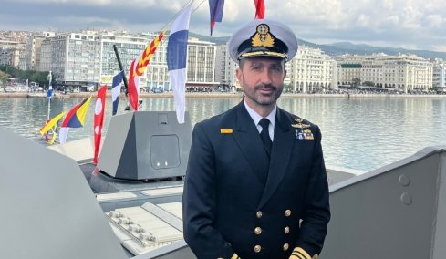Ο κυβερνήτης της φρεγάτας «Κίμων» αποκαλύπτει τα πλεονεκτήματα των Belharra: Ο έγκαιρος εντοπισμός του εχθρού και η αντιμετώπιση επιθέσεων κορεσμού