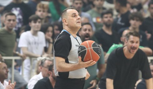 Αμοιβές από διεθνή παιχνίδια επικαλέστηκε ο Ηλίας Κορομηλάς για τα €102.000 στο σπίτι του, η απολογία του για το σκάνδαλο στο μπάσκετ