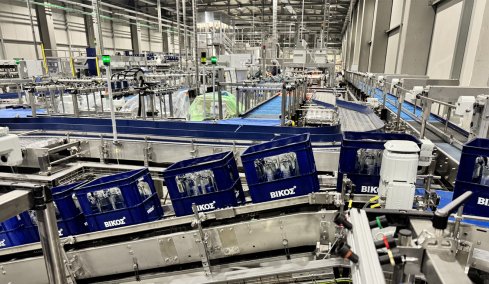 Δύο παλέτες κάθε τρία λεπτά: Η νέα γραμμή παραγωγής €16 εκατ. της Ηπειρωτικής Βιομηχανίας Εμφιαλώσεων