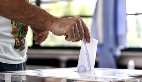 Τι δείχνουν οι δημοσκοπήσεις Pulse και Metron Analysis: Tρία ατού και ένας γρίφος για ΝΔ, το «φρένο» Τσίπρα και το παράδοξο Ανδρουλάκη