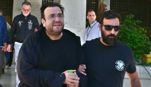 «Κλείσαμε συμφωνίες με τον ίδιο τον Καμπούρη»: Τραγουδιστές καταρρίπτουν τον ισχυρισμό του για... απλούς υπαλλήλους στην απάτη σε βάρος του ΕΦΚΑ