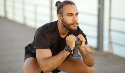 Έκανε κάθε μέρα βαθιά καθίσματα με βάρη για 1 μήνα – Δείτε την εκπληκτική αλλαγή στο σώμα του  