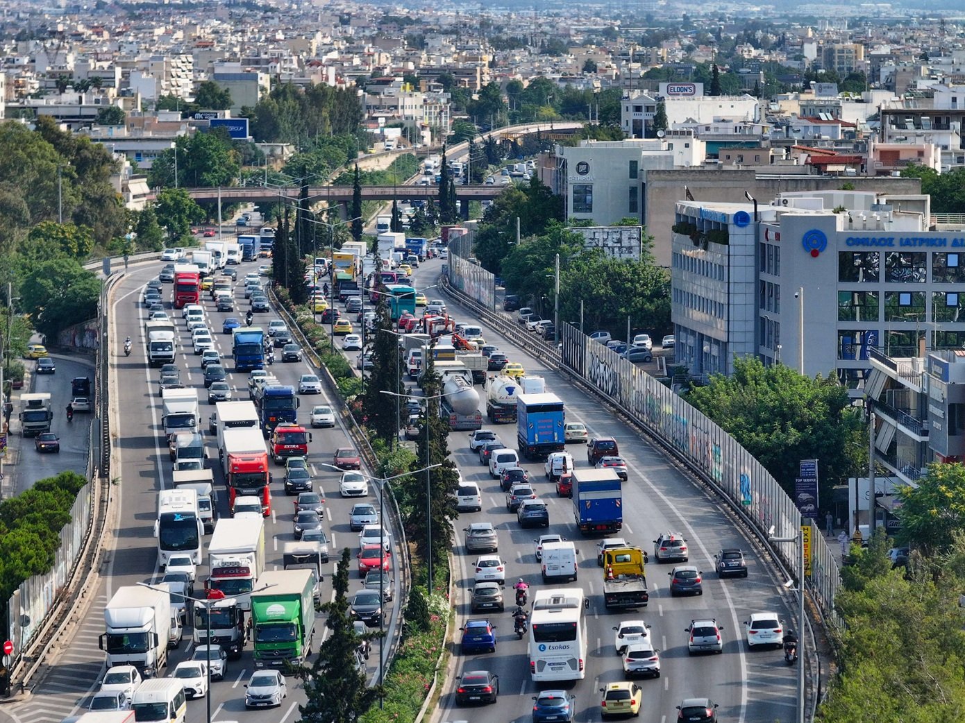 Κίνηση τώρα: Κυκλοφοριακό χάος στον Κηφισό και καθυστερήσεις στην Αττική Οδό