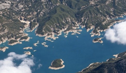 Αθήνα-Ιωάννινα: Μια πτήση με θέα στον Κορινθιακό, τον Αμβρακικό και την Πίνδο