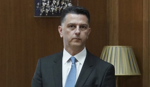Αποχωρεί ο διευθυντής του γραφείου του Πρωθυπουργού στη Βουλή, Μιχάλης Μπεκίρης: «Δεν αποτελεί ούτε υποχώρηση, ούτε αποδοχή οποιασδήποτε κατηγορίας»