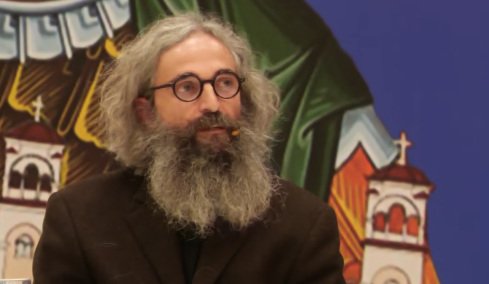 Άρης Σερβετάλης: Η μεγάλη αλλαγή στην εμφάνισή του για τον ρόλο του Αγίου Ιωσήφ, δείτε το βίντεο
