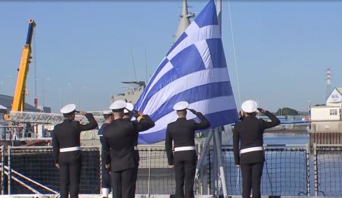 Υψώθηκε η ελληνική σημαία στη φρεγάτα Belharra «Νέαρχος» - Δένδιας: Μαζί με τη Γαλλία χτίζουμε τις αμυντικές δυνατότητες της ευρωπαϊκής μας οικογένειας