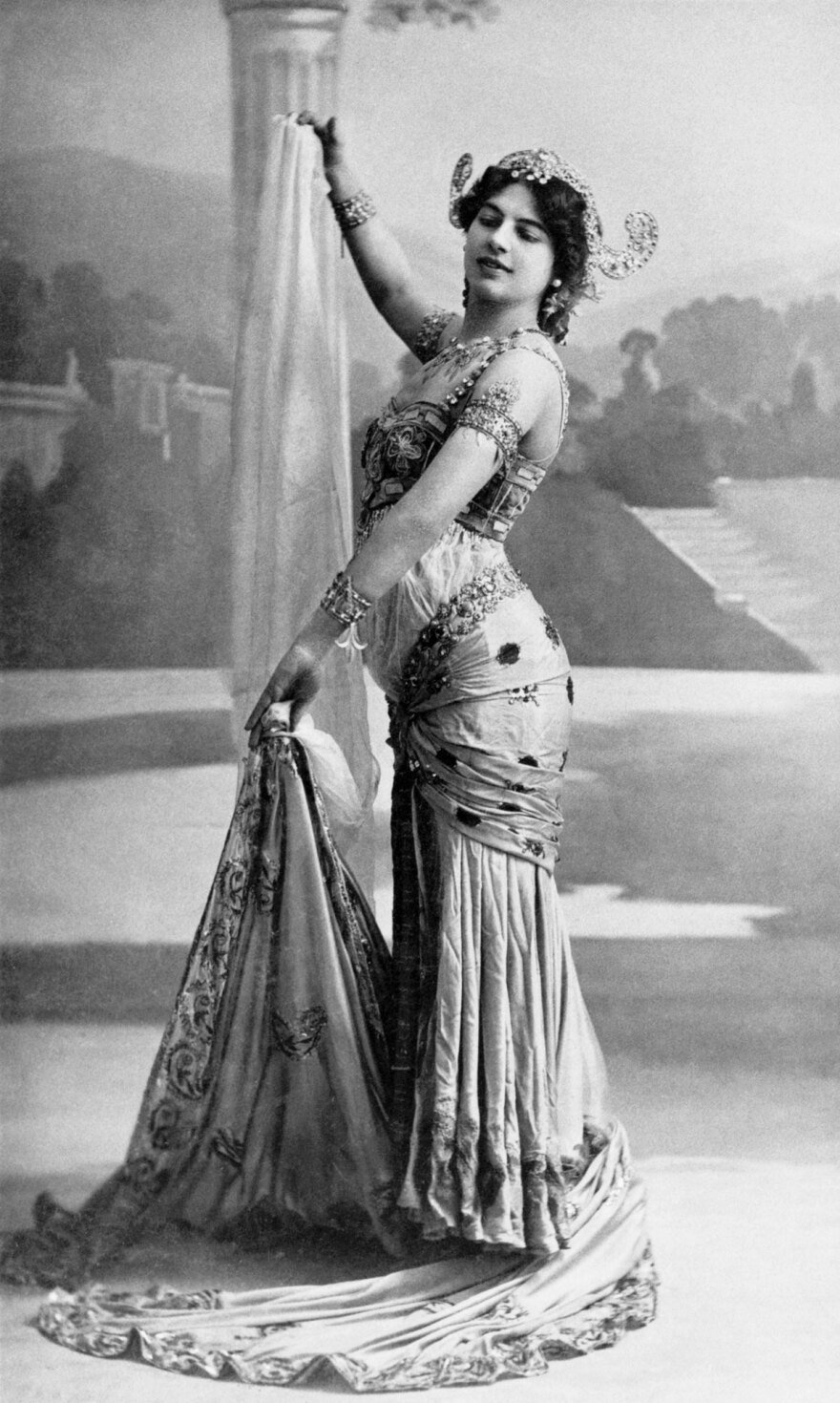 Μάτα Χάρι: Το τελευταίο φιλί πριν το εκτελεστικό απόσπασμα - Ήταν κατάσκοπος ή θύμα σκευωρίας;