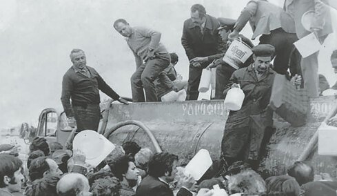 50 χρόνια από τη δίκη για το «νερό του Καματερού»: Η απάτη που έκανε χιλιάδες Έλληνες να πιστέψουν ότι νικούν τον καρκίνο