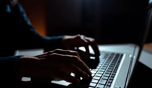 Συνελήφθη 52χρονος γυναικολόγος για πορνογραφία ανηλίκων: Εκατοντάδες φωτογραφίες και βίντεο στις συσκευές του