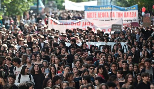 sigkentrosi_athina_hor