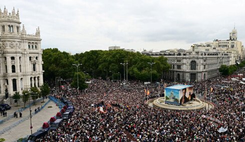  Η στεγαστική κρίση στην Ισπανία λυγίζει τον Σάντσεθ - Οι διαδηλώσεις διογκώνονται ενώ η βουλή απέρριψε τα μέτρα για ενοίκια και εξώσεις 