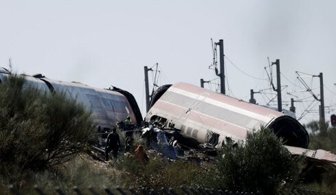64 οι νεκροί στο σιδηροδρομικό δυστύχημα στην Ισπανία - Σοκάρουν οι μαρτυρίες: Ακούσαμε κραυγές, υπήρχαν θύματα κάτω από τα τρένα
