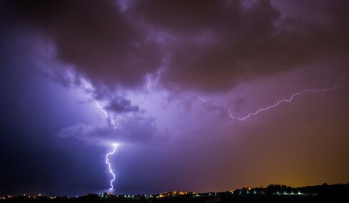 Η ηλεκτρονική συσκευή που κανείς δεν αποσυνδέει κατά τη διάρκεια καταιγίδας και μπορεί να πάθει τη μεγαλύτερη ζημιά