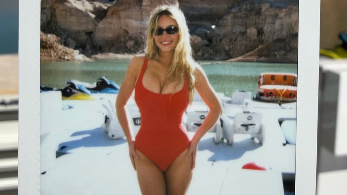 Η Σίντνεϊ Σουίνι άλα Baywatch στις διακοπές με τον σύντροφό της, δείτε φωτογραφίες