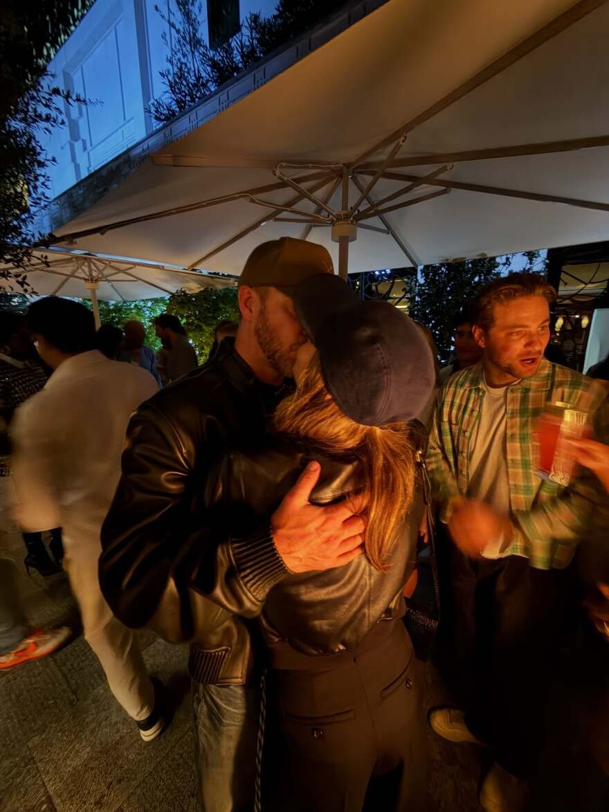 Το φιλί του Τζάστιν Τίμπερλεϊκ με την Τζέσικα Μπίελ και η βόλτα πιασμένοι χέρι χέρι, δείτε φωτογραφίες
