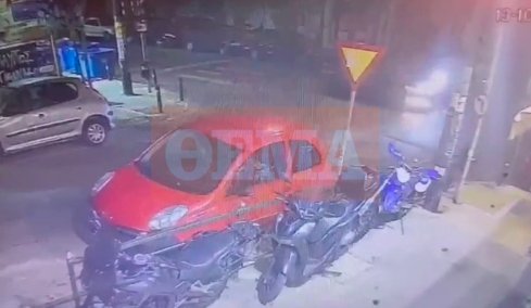 Θανατηφόρο τροχαίο στο Παγκράτι με θύμα 35χρονο μοτοσικλετιστή: Το σοκαριστικό βίντεο της σύγκρουσης της μηχανής του με ΙΧ