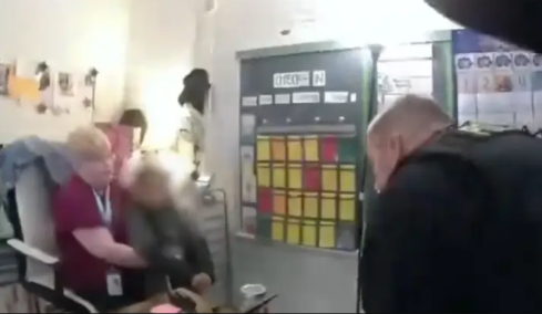 «Θέλετε να τα βάλετε μαζί μου; Άντε γαμ@@@ε»: 6χρονος στις ΗΠΑ απείλησε αστυνομικούς αφού είχε πυροβολήσει την δασκάλα του, δείτε βίντεο