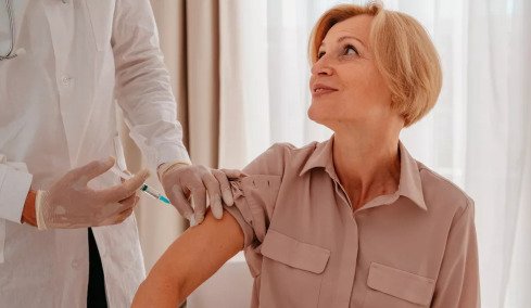 Ξεκινά ο αντιγριπικός εμβολιασμός: Ποιους αφορά – Πόσοι τύποι εμβολίων υπάρχουν  