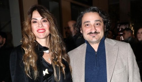 Ο Βασίλης Χαραλαμπόπουλος ανακοίνωσε στον τηλεοπτικό αέρα τον χωρισμό από τη σύζυγό του: Με τη Λίνα δεν είμαστε πια μαζί εδώ και ένα διάστημα