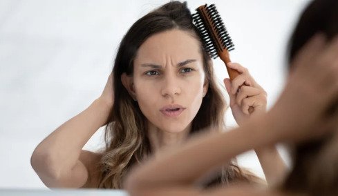 Η 32χρονη Λούσι είδε το πρόσωπό της να αλλάζει – Πώς η φωτογραφία της πυροδότησε τη συζήτηση για το «πρόσωπο της φερριτίνης»