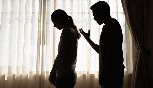 Έχασε το διαζύγιο, αλλά όχι το δικαίωμα στην αξιοπρέπεια: Αποζημίωση σε γυναίκα για ύβρεις και απειλές από πρώην σύζυγο 